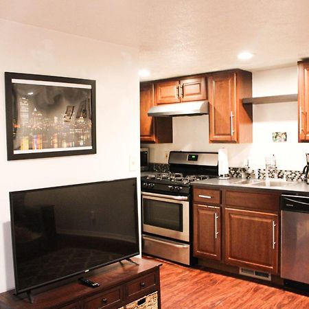 1 Bed Apt - Amazing Location 1 Block To Carson St 피츠버그 외부 사진