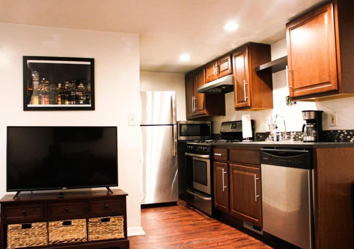 1 Bed Apt - Amazing Location 1 Block To Carson St 피츠버그 외부 사진